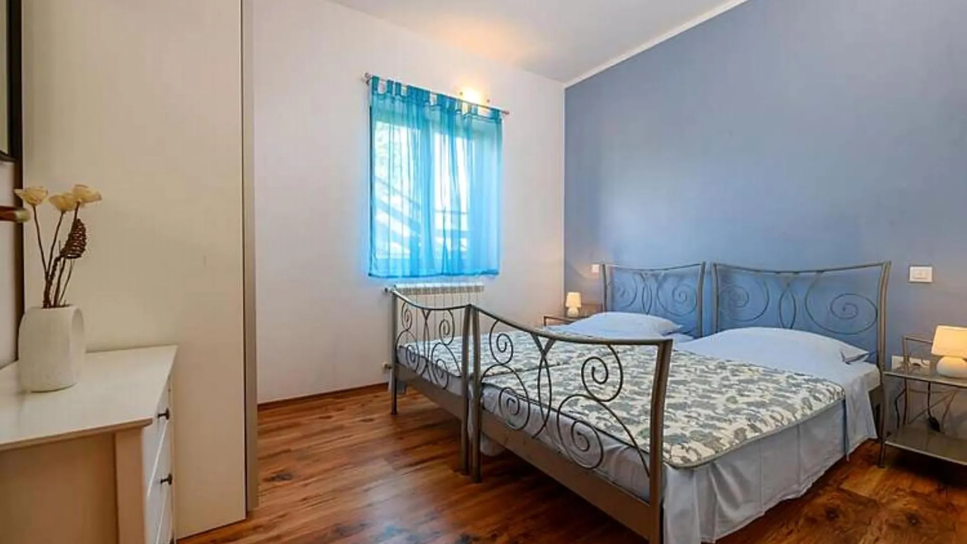 Komfortable, Ruhige Erdgeschoss Ferienwohnung Puntera